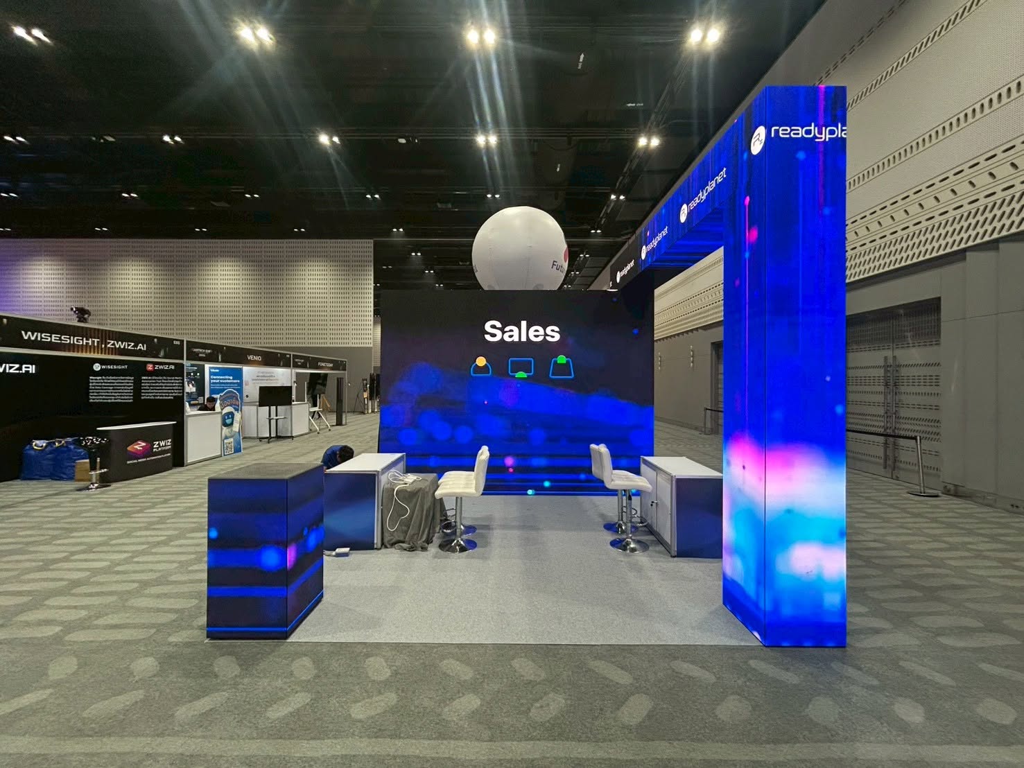 ReadyPlanet indoor LED display and video control setup
