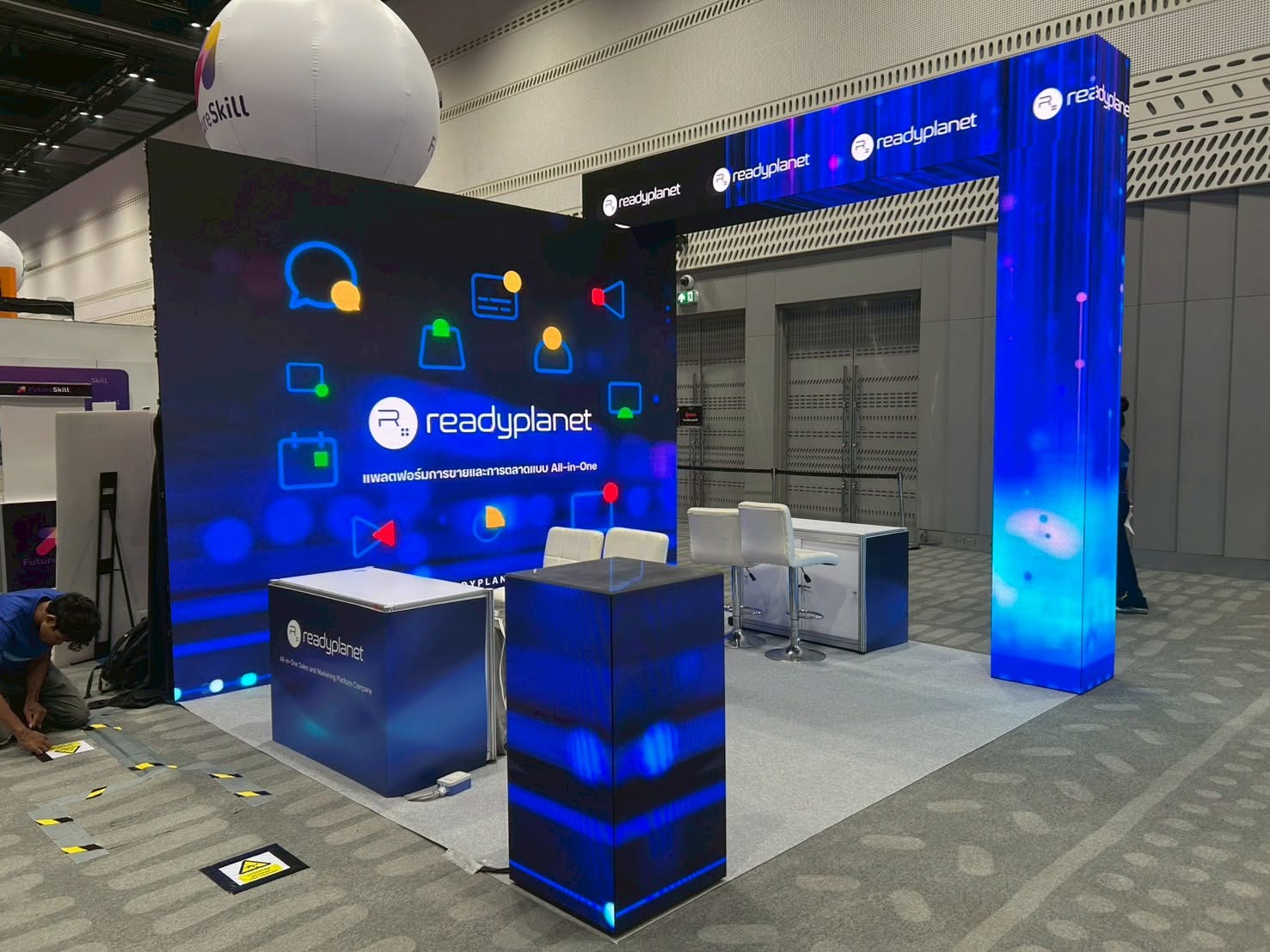 ReadyPlanet trade show LED structure integration